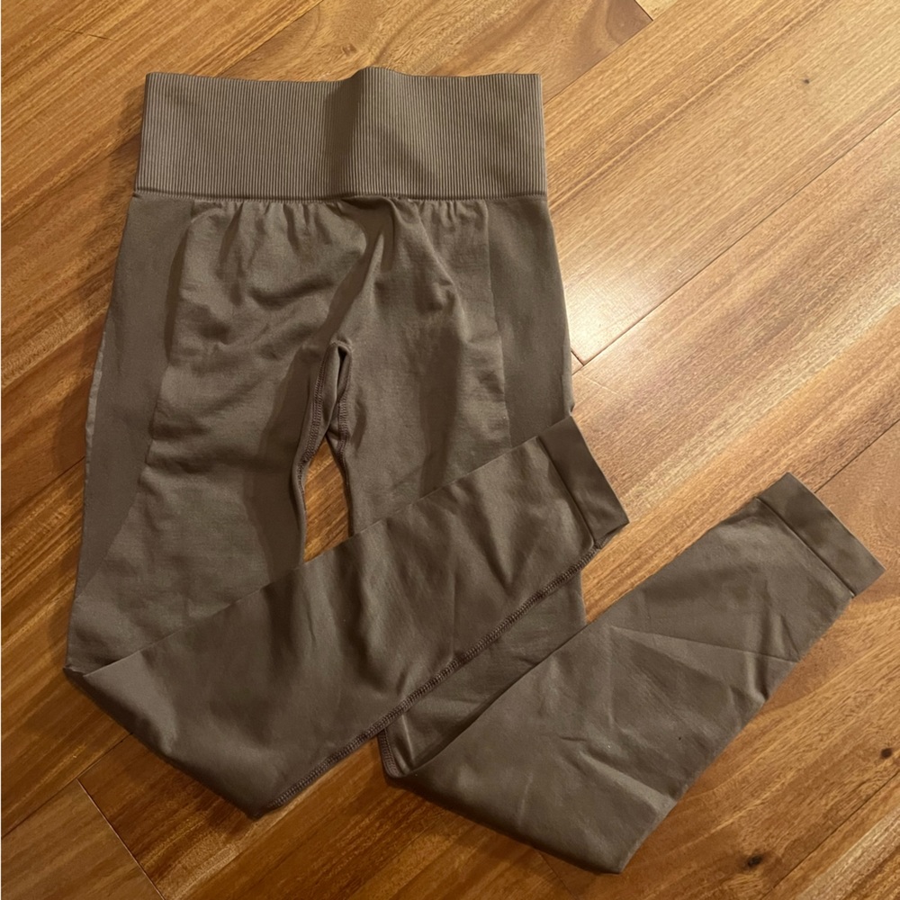 Light brown scrunch leggings